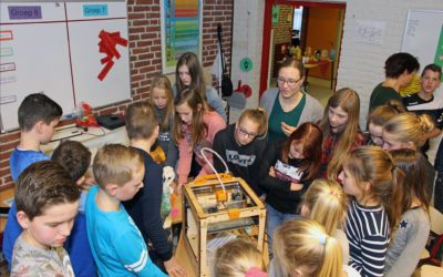 3D printer aangeboden aan basisschool De Wynroas in Wâlterswâld.